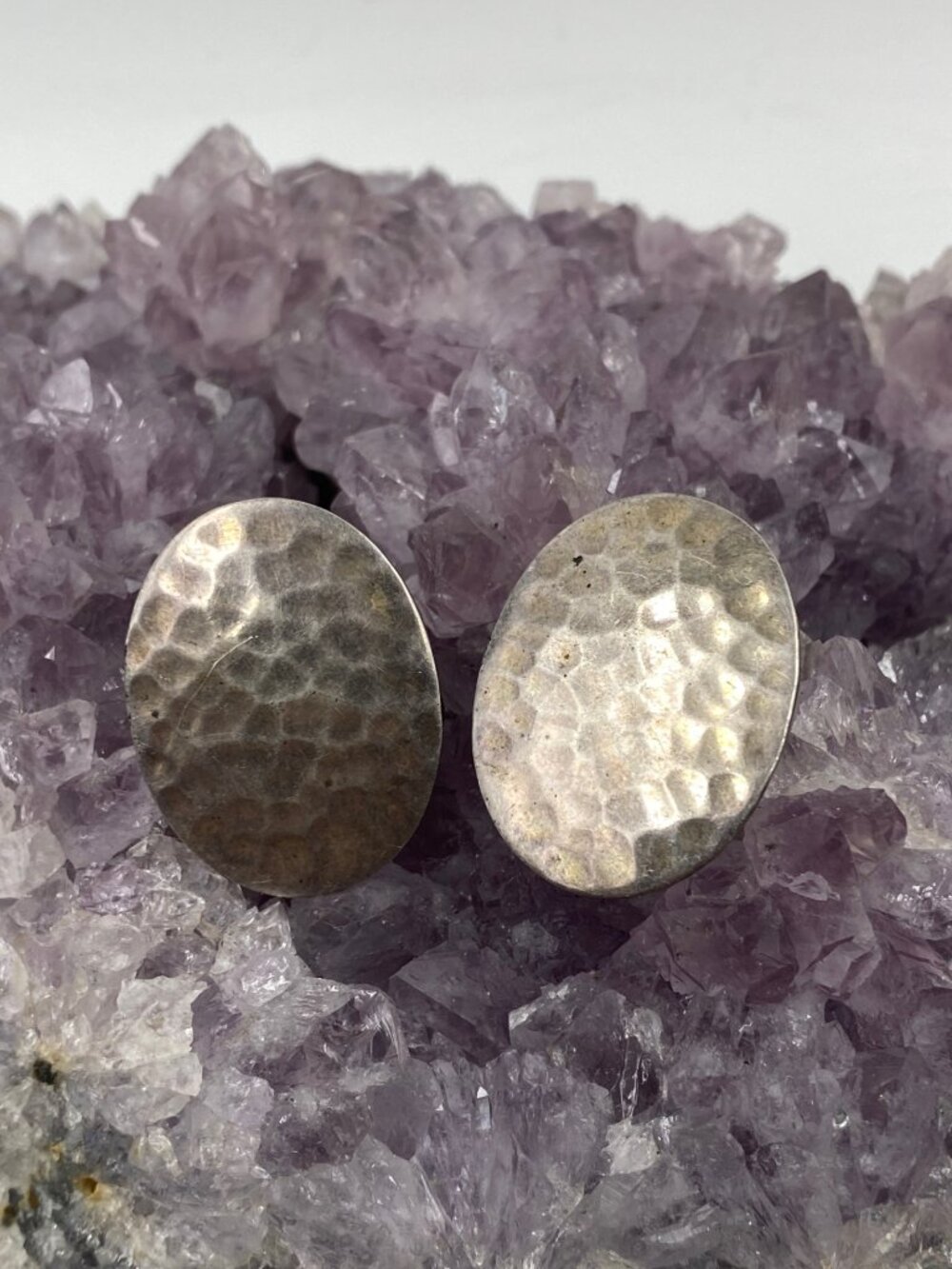 Vintage Sterling Silver Hammered Oval Clip-Back E…